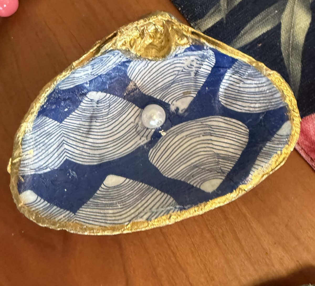661-25 Decoupage shell