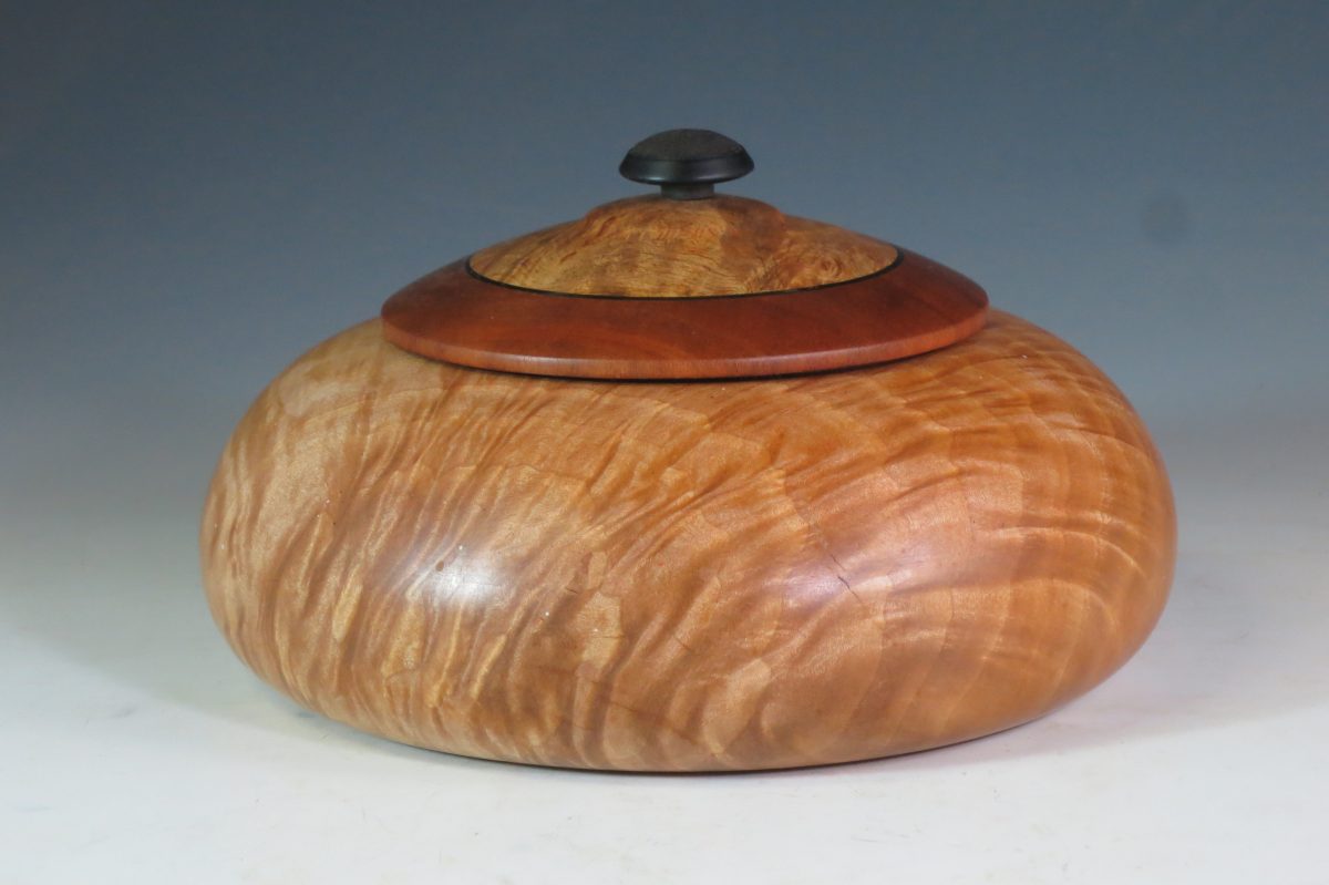 668-D1053 Lidded maple Box