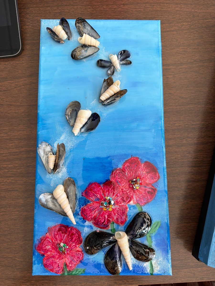 661 Shell Butterfly and Flowers